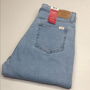 NWT LEVI SIGNATURE HIGH-RISE STRAIGHT CROP JEANS 12/31x25 ⭐️